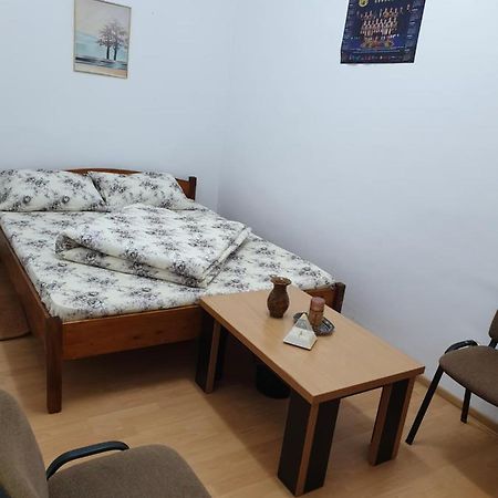 Apartament Vlad Apartment Арад Екстериор снимка