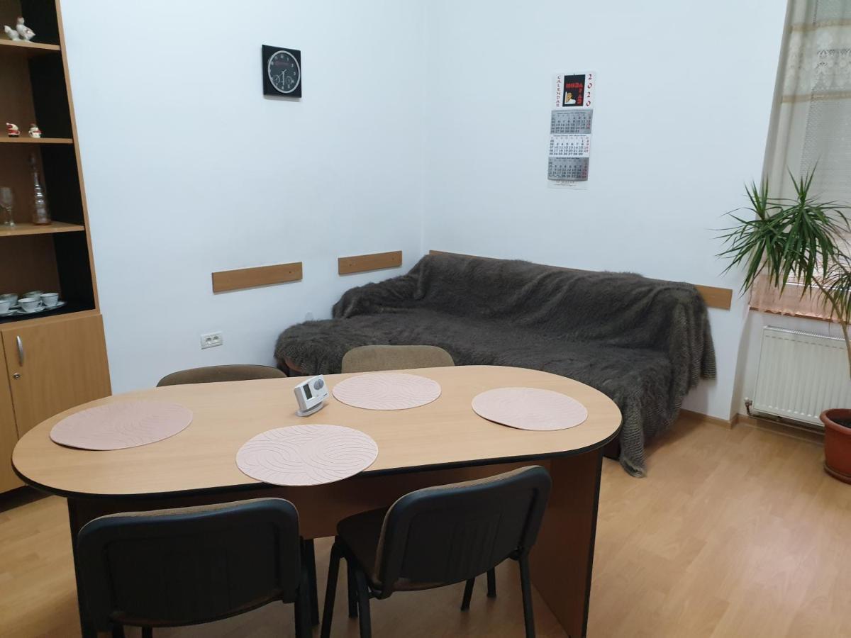 Apartament Vlad Apartment Арад Екстериор снимка