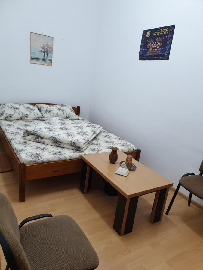 Apartament Vlad Apartment Арад Екстериор снимка