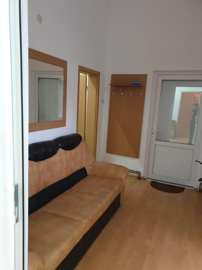 Apartament Vlad Apartment Арад Екстериор снимка