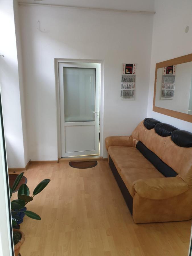 Apartament Vlad Apartment Арад Екстериор снимка