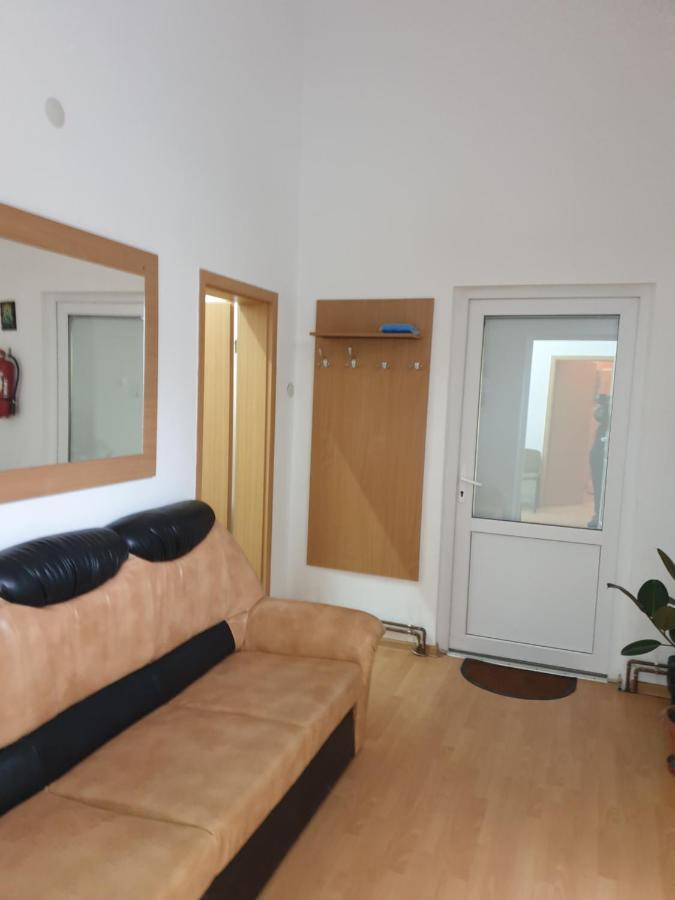 Apartament Vlad Apartment Арад Екстериор снимка